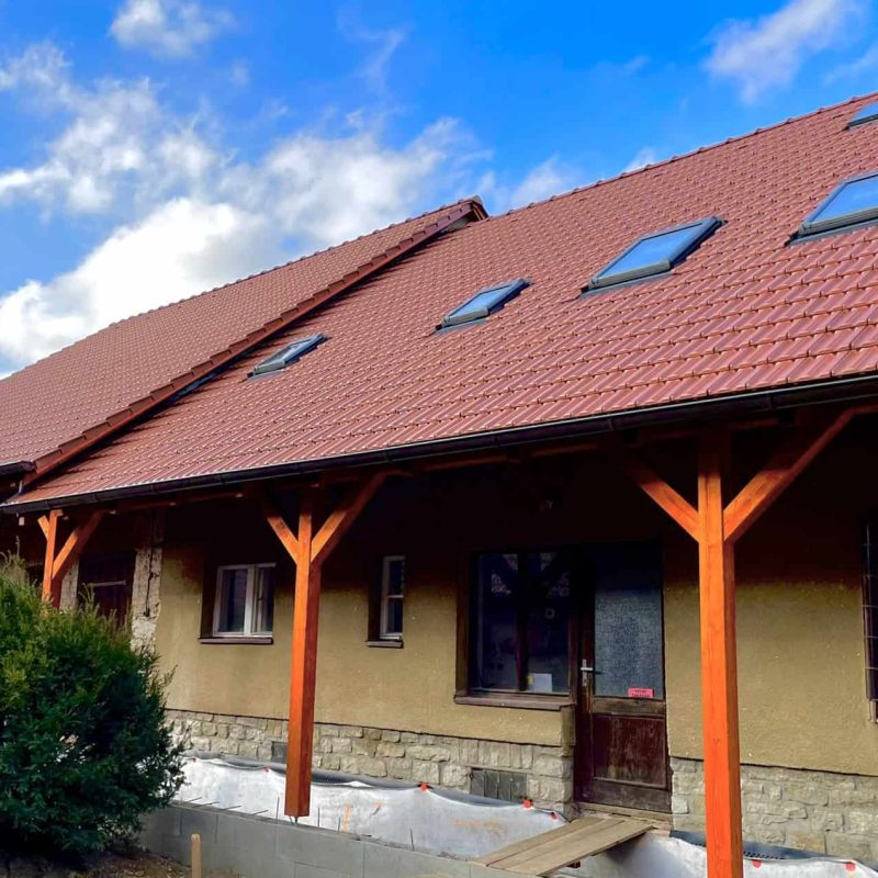 Nová střecha na rodinném domě realizovaná společností Porky Stavební.